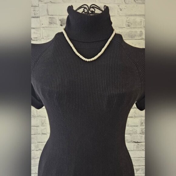 Faux Pearls Single Strand - Picture 3 of 5